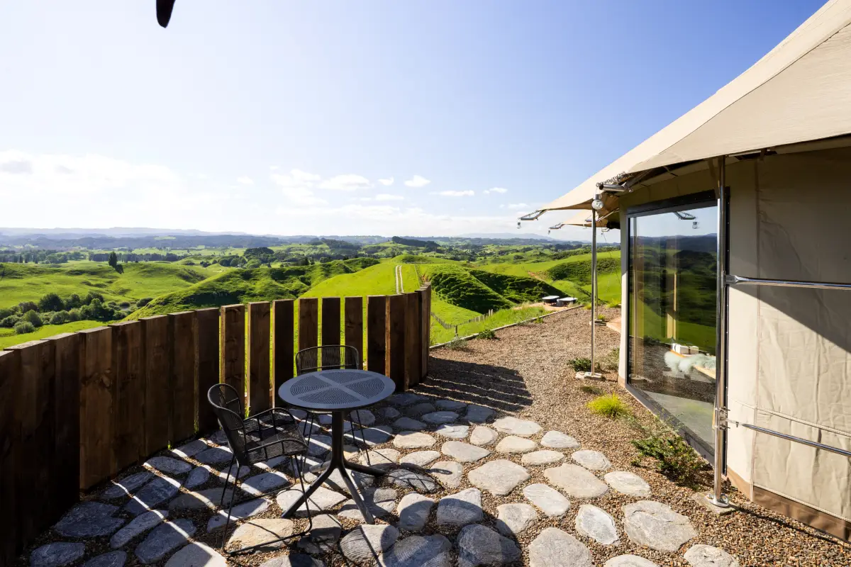 Kōwhai Tent outdoor baths with champagne