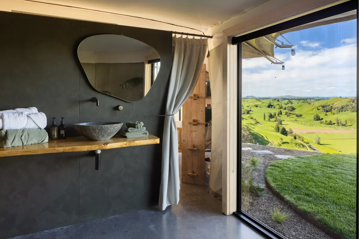 Kōwhai Tent picnic with views Waitomo
