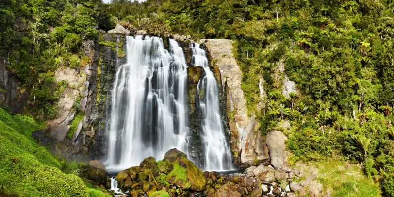 Marokopa Falls walk Waitomo